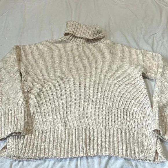 Banana Republic Factory Cozy Turtleneck Sweater Small Petite - Picture 2 of 6